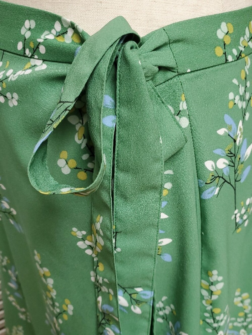 LOFT Green Floral High-Low Wrap Skirt with Tie - Picture 5 of 9